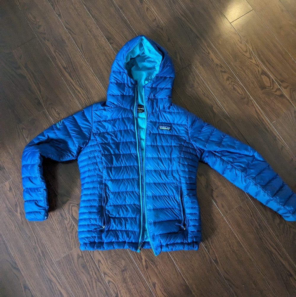 Patagonia down jacket - hoody - logo attached